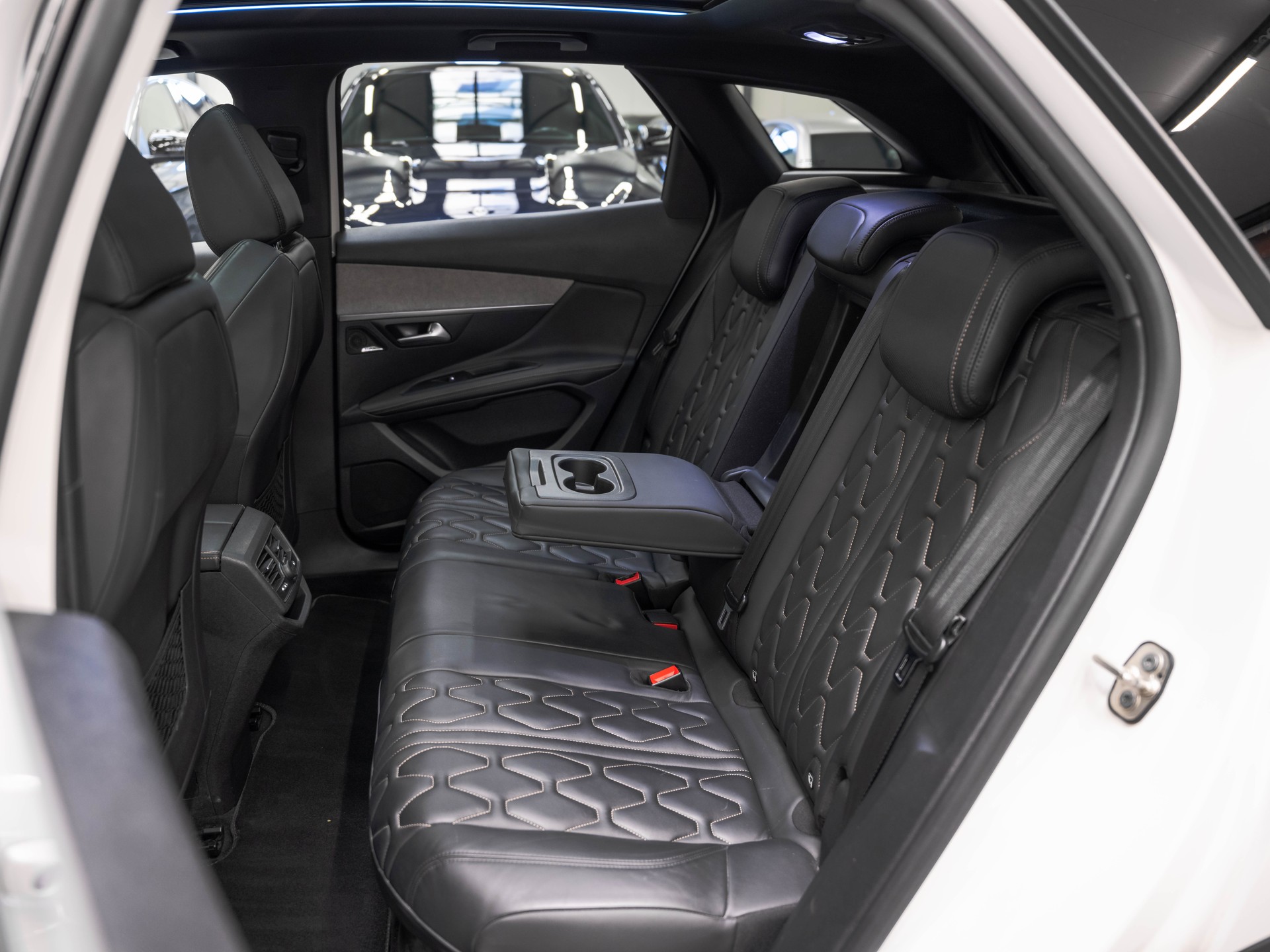 PEUGEOT 3008 2.0 BlueHDi GT EAT-image-11