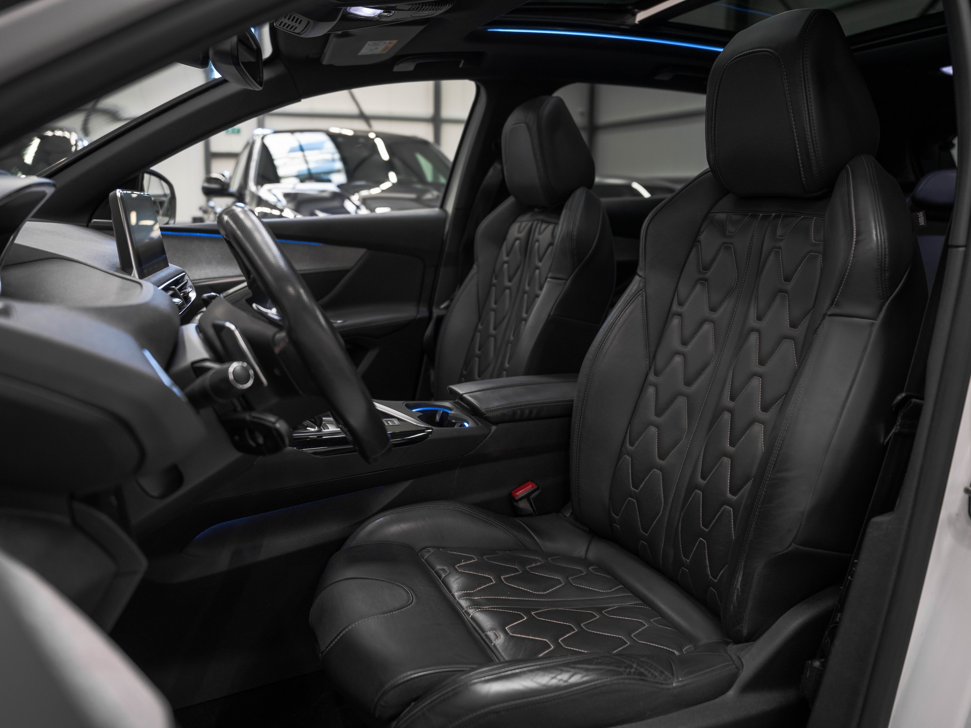 PEUGEOT 3008 2.0 BlueHDi GT EAT-image-8