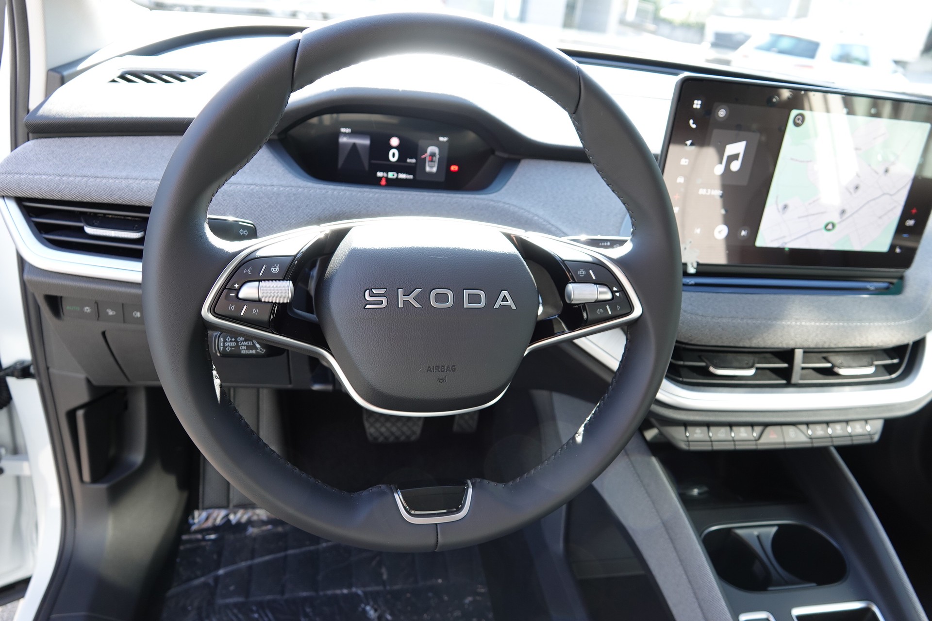 SKODA Enyaq 85x Dynamic-image-10