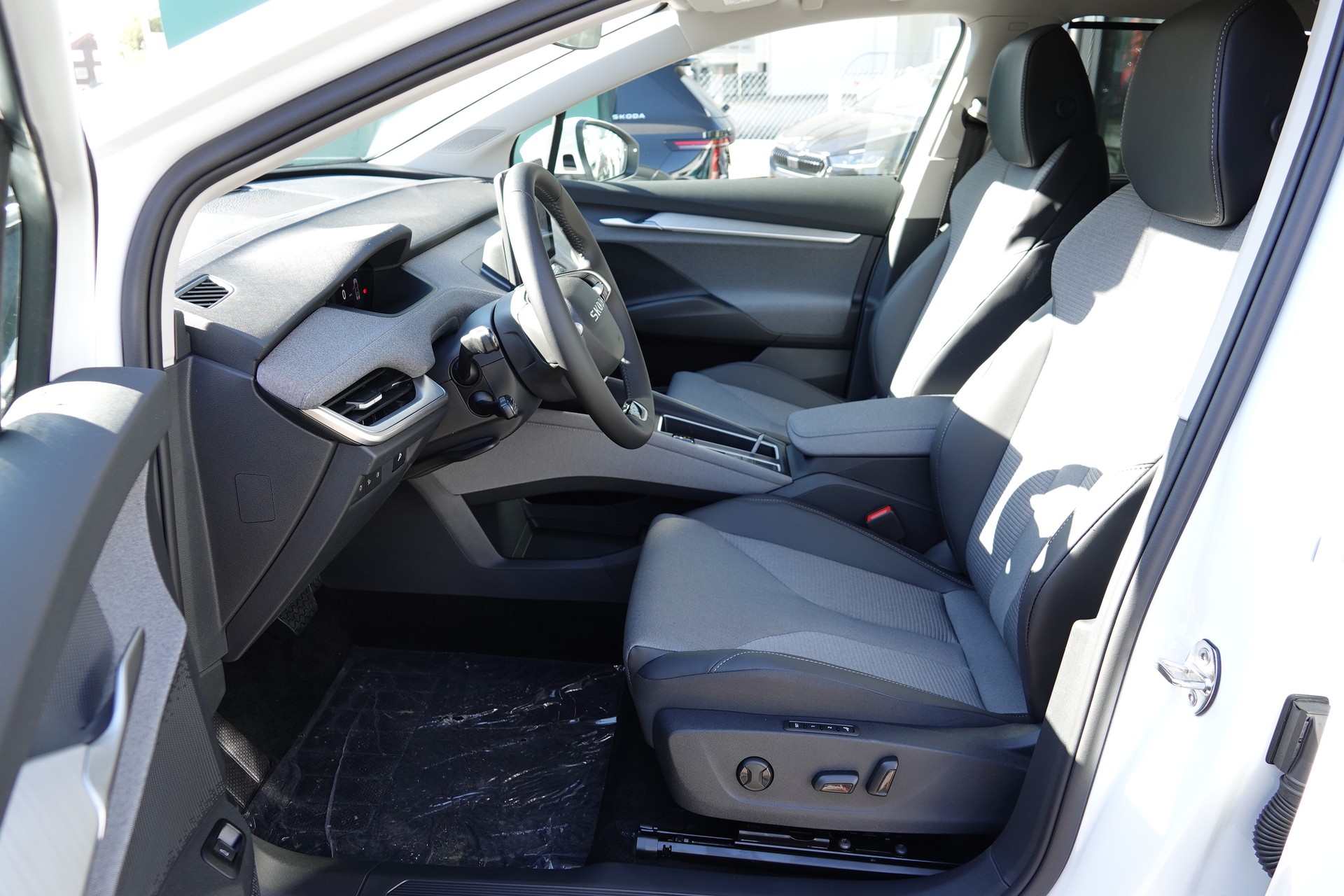 SKODA Enyaq 85x Dynamic-image-12