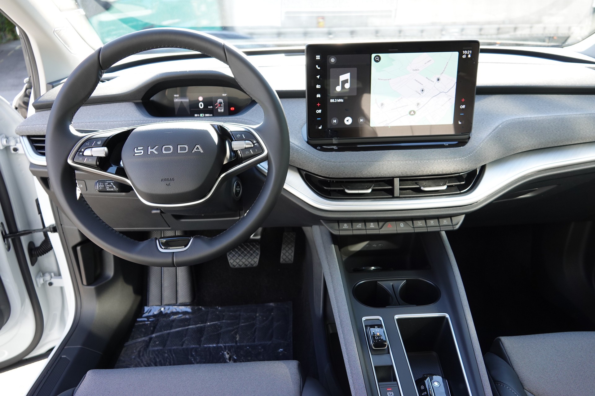 SKODA Enyaq 85x Dynamic-image-9
