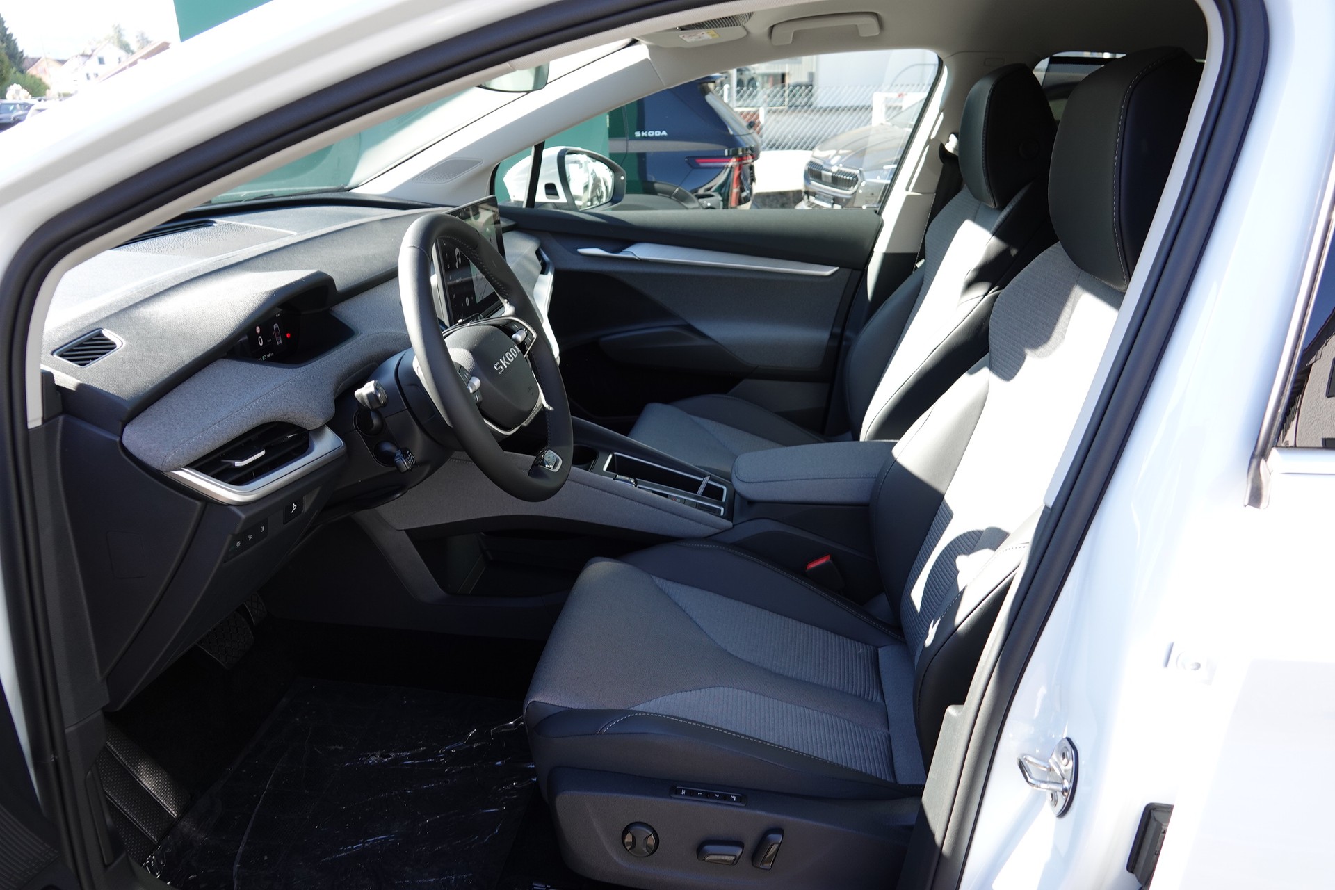 SKODA Enyaq 85x Dynamic-image-11