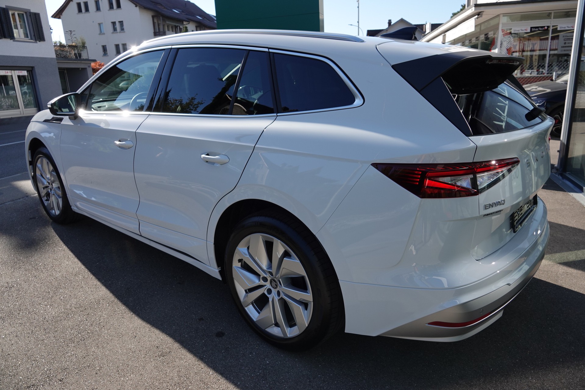 SKODA Enyaq 85x Dynamic-image-6