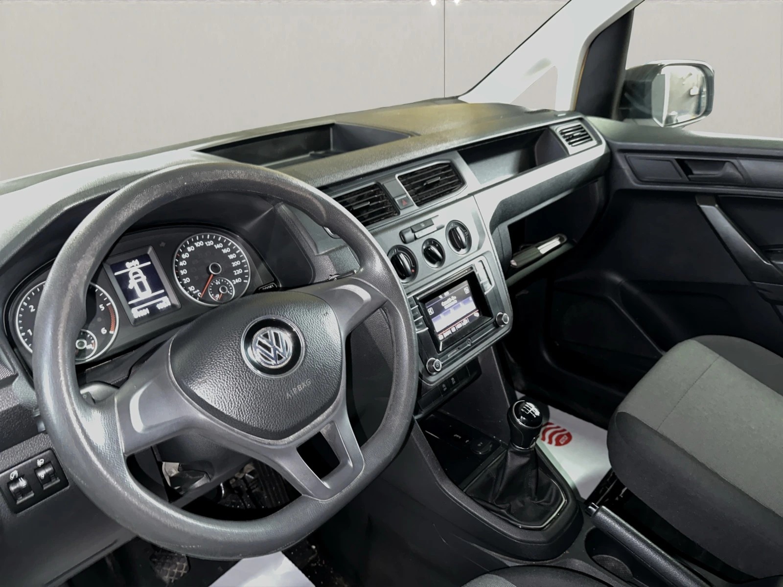 VW Caddy Maxi 1.0TSI BlueMotion Technology-image-9