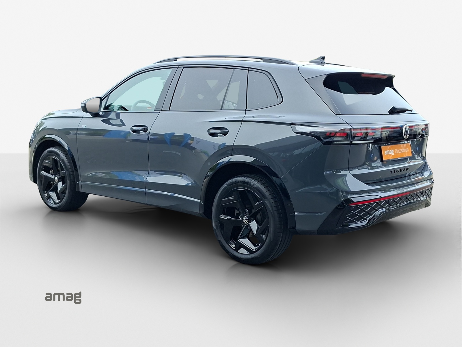 VW Tiguan 2.0 TSI DSG R-Line 4Motion-image-2
