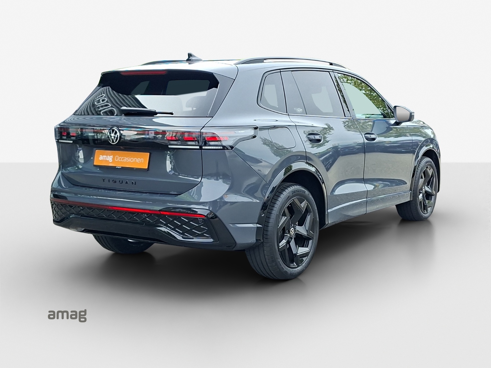 VW Tiguan 2.0 TSI DSG R-Line 4Motion-image-4