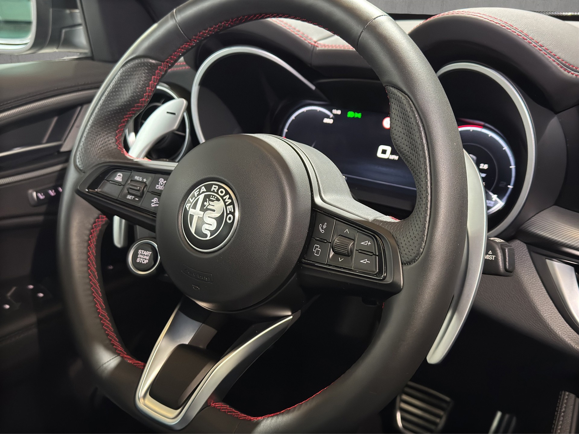ALFA ROMEO Giulia 2.0 Competizione Pack Sky Q4 AT8 "Grigio Lunare Matt-Panodach"-image-13