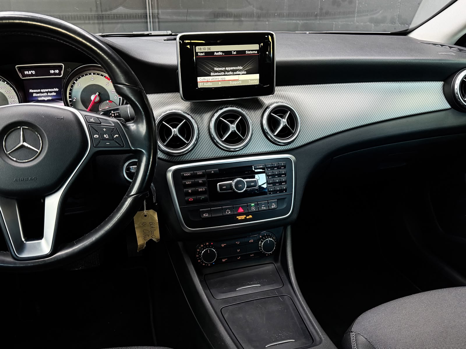 MERCEDES-BENZ GLA 200 CDI Swiss Star Edition Style 4Matic 7G-DCT-image-13