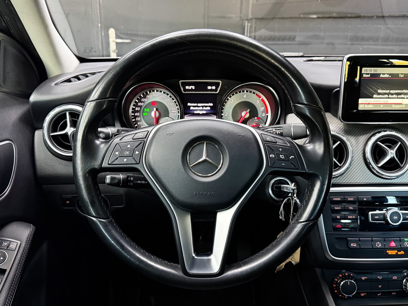 MERCEDES-BENZ GLA 200 CDI Swiss Star Edition Style 4Matic 7G-DCT-image-10