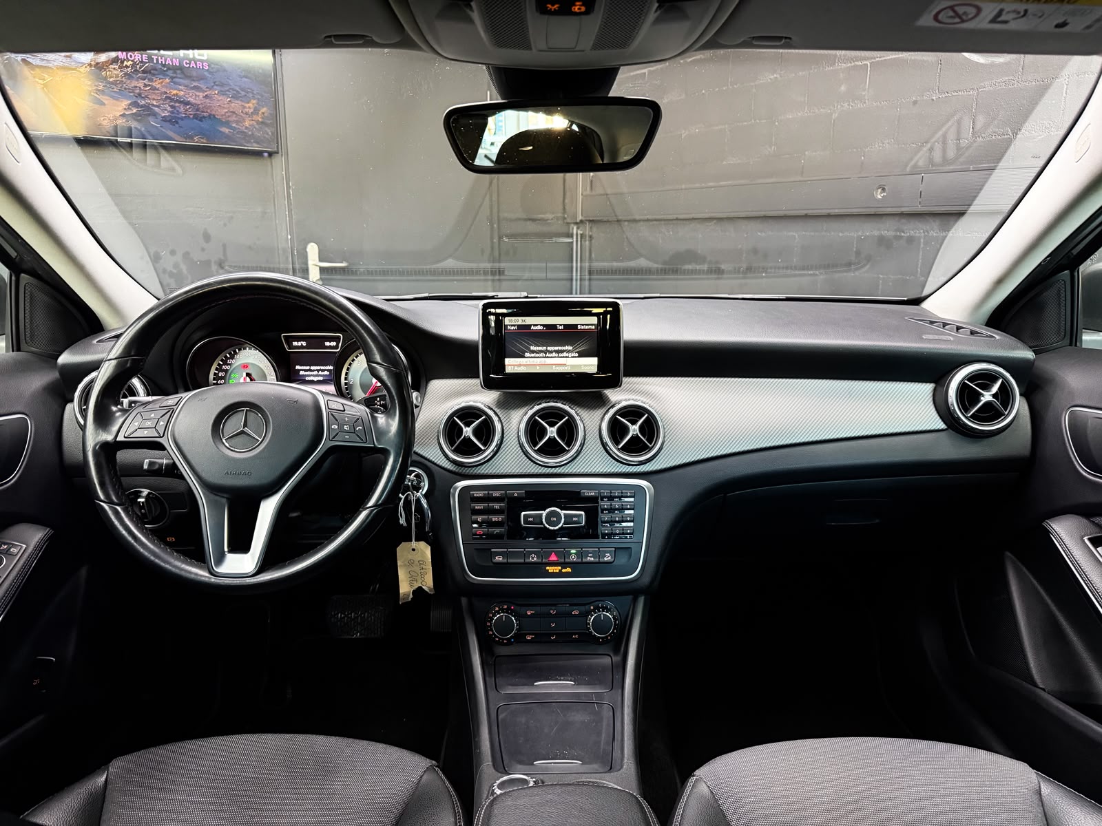 MERCEDES-BENZ GLA 200 CDI Swiss Star Edition Style 4Matic 7G-DCT-image-9