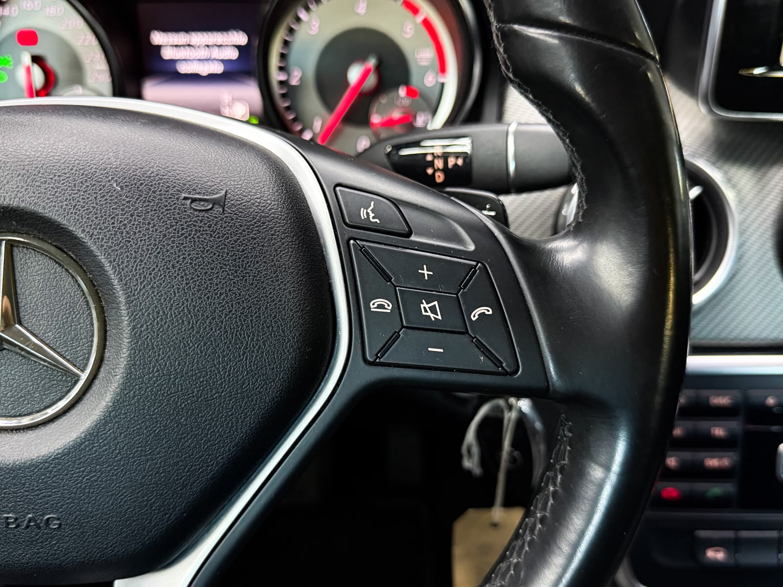 MERCEDES-BENZ GLA 200 CDI Swiss Star Edition Style 4Matic 7G-DCT-image-12