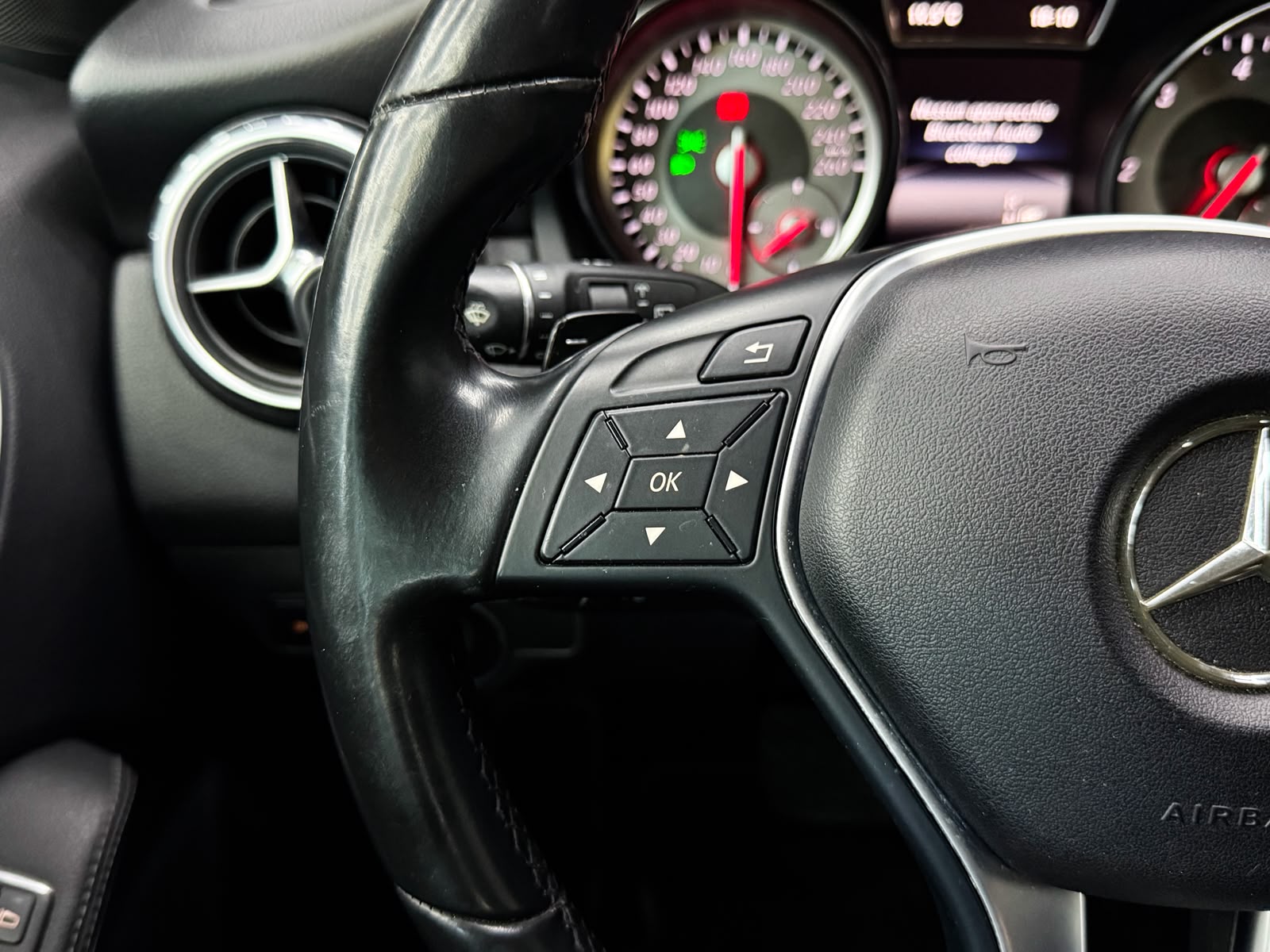 MERCEDES-BENZ GLA 200 CDI Swiss Star Edition Style 4Matic 7G-DCT-image-11