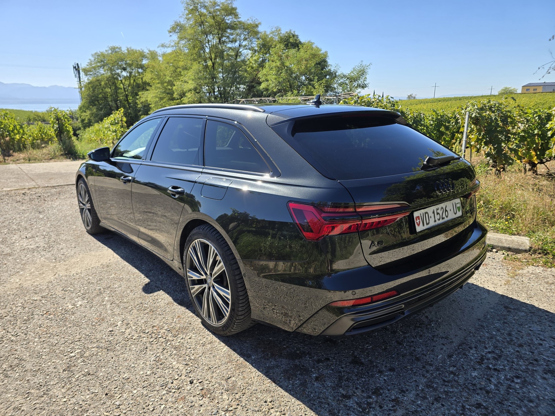AUDI A6 Avant 55 TFSIe Sport quattro S-tronic-image-17