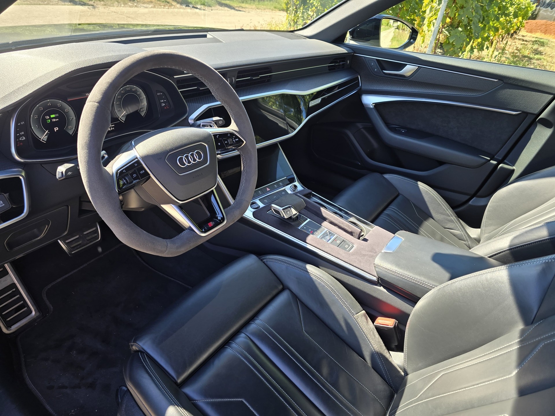 AUDI A6 Avant 55 TFSIe Sport quattro S-tronic-image-18