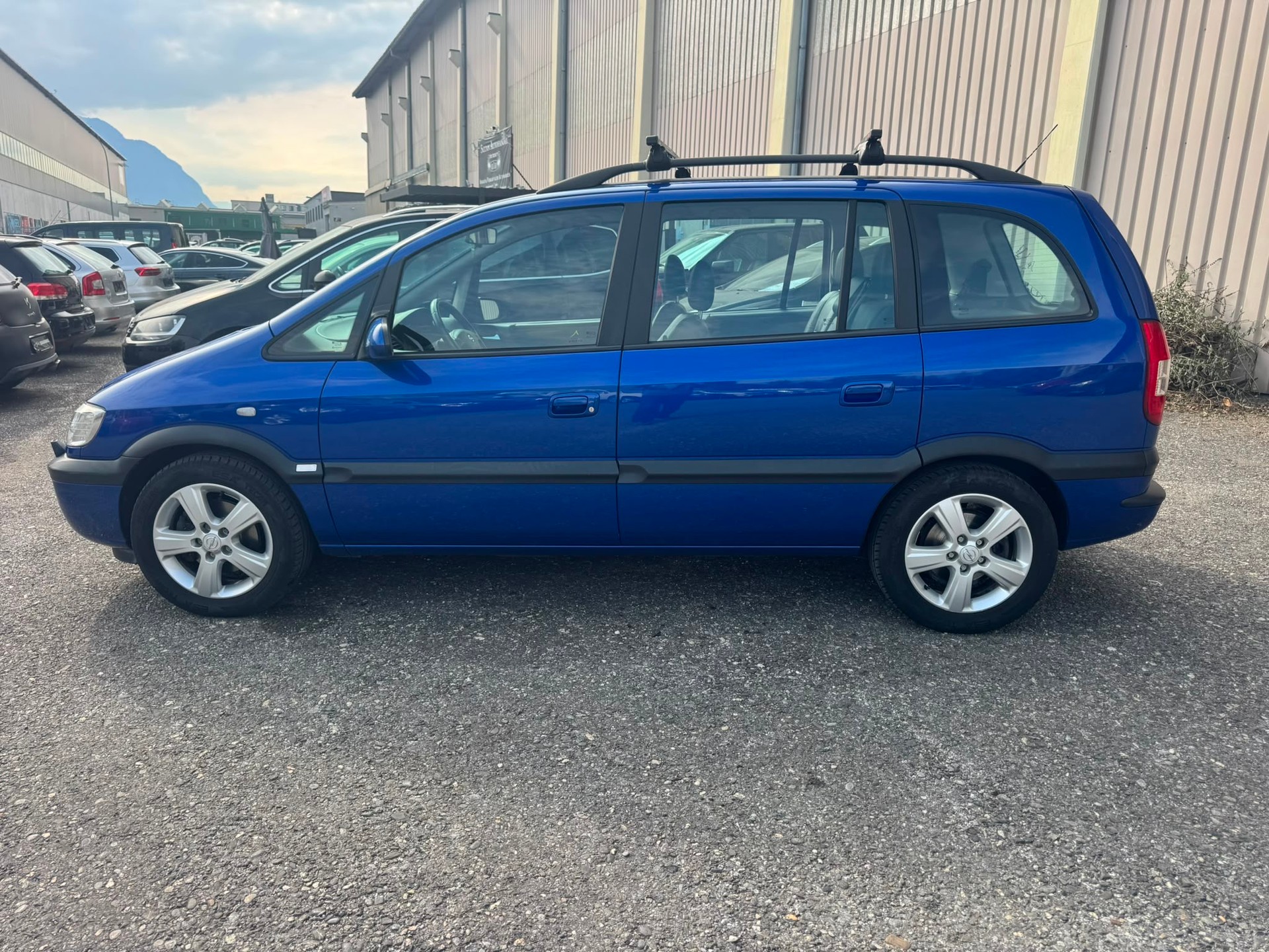 OPEL Zafira 2.2i 16V Edition-image-2