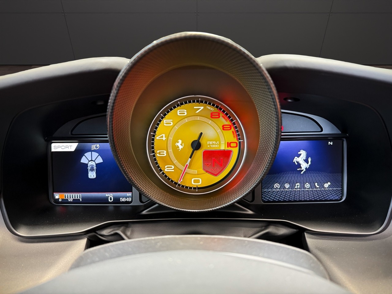 FERRARI F8 Spider-image-9