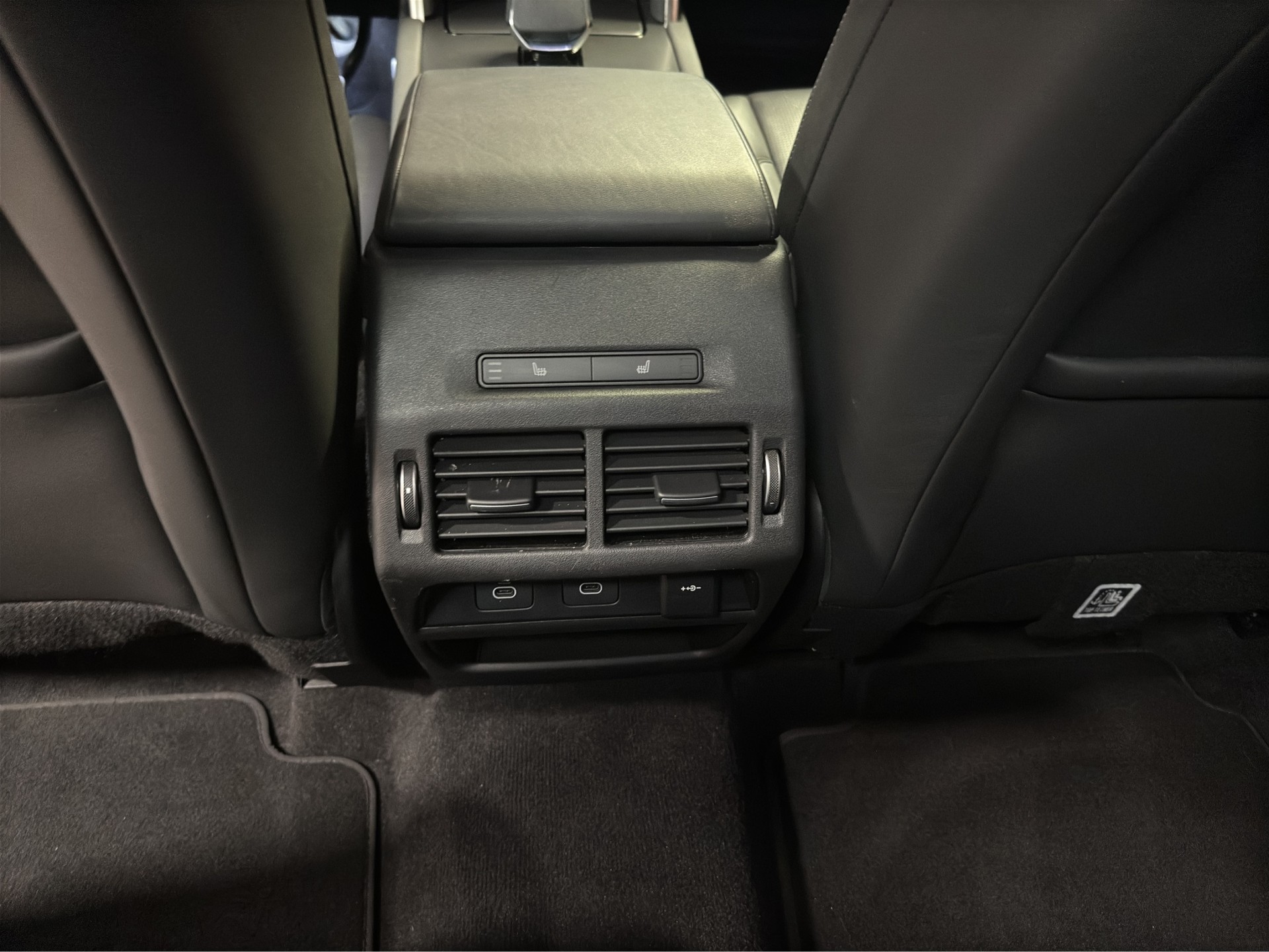 LAND ROVER Discovery Sport 1.5 T 270e Dynamic HSE-image-8