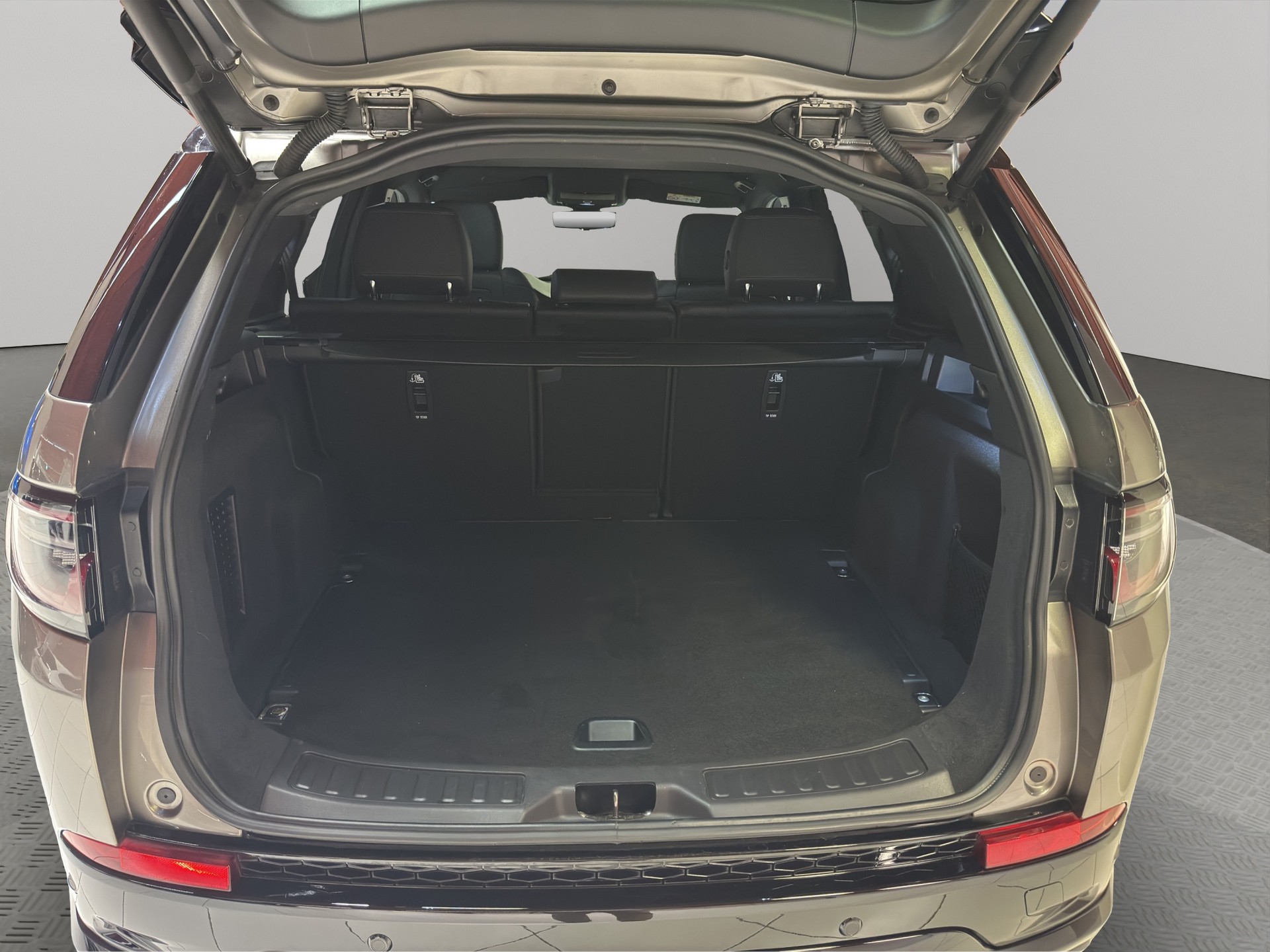 LAND ROVER Discovery Sport 1.5 T 270e Dynamic HSE-image-11