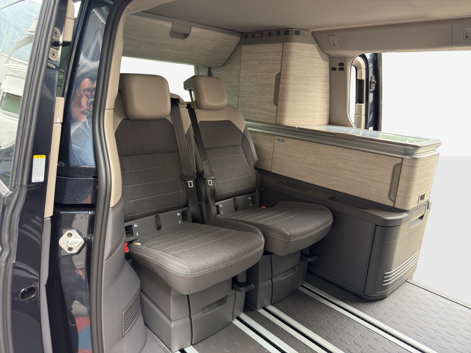 VW California eHybrid Beach Ocean 4Motion-image-11