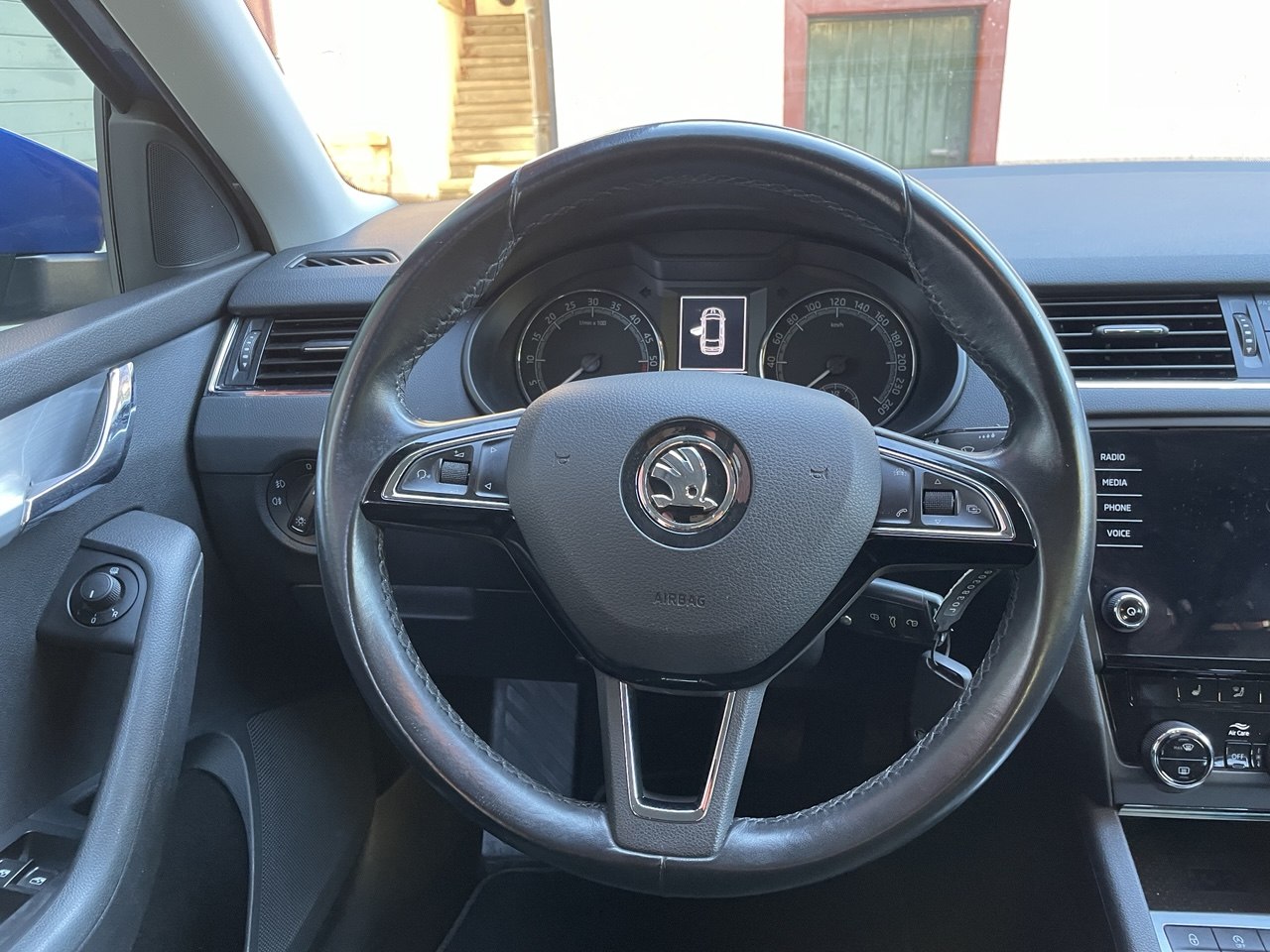 SKODA Octavia Combi 2.0 TDI Ambition 4x4-image-10