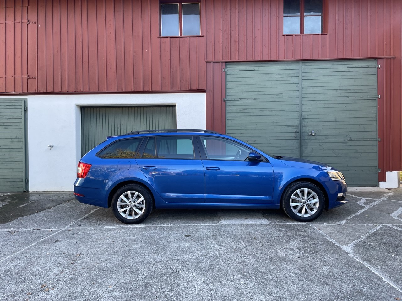 SKODA Octavia Combi 2.0 TDI Ambition 4x4-image-3