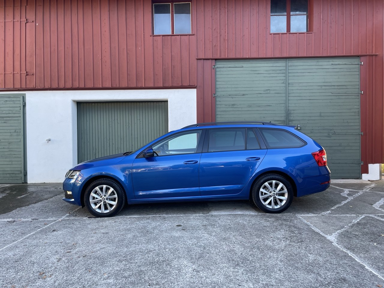 SKODA Octavia Combi 2.0 TDI Ambition 4x4-image-1
