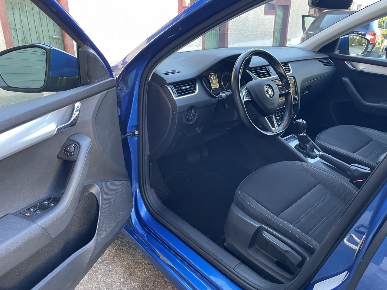 SKODA Octavia Combi 2.0 TDI Ambition 4x4-image-8