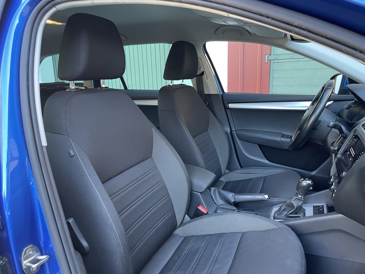 SKODA Octavia Combi 2.0 TDI Ambition 4x4-image-12