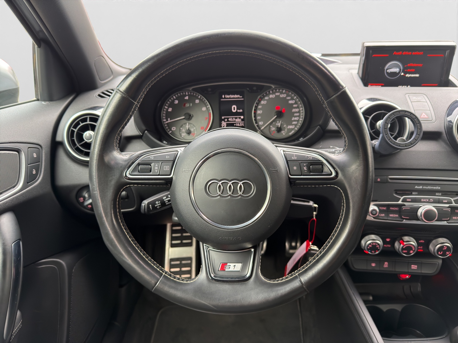 AUDI S1 Sportback 2.0 TFSI Sport quattro-image-12
