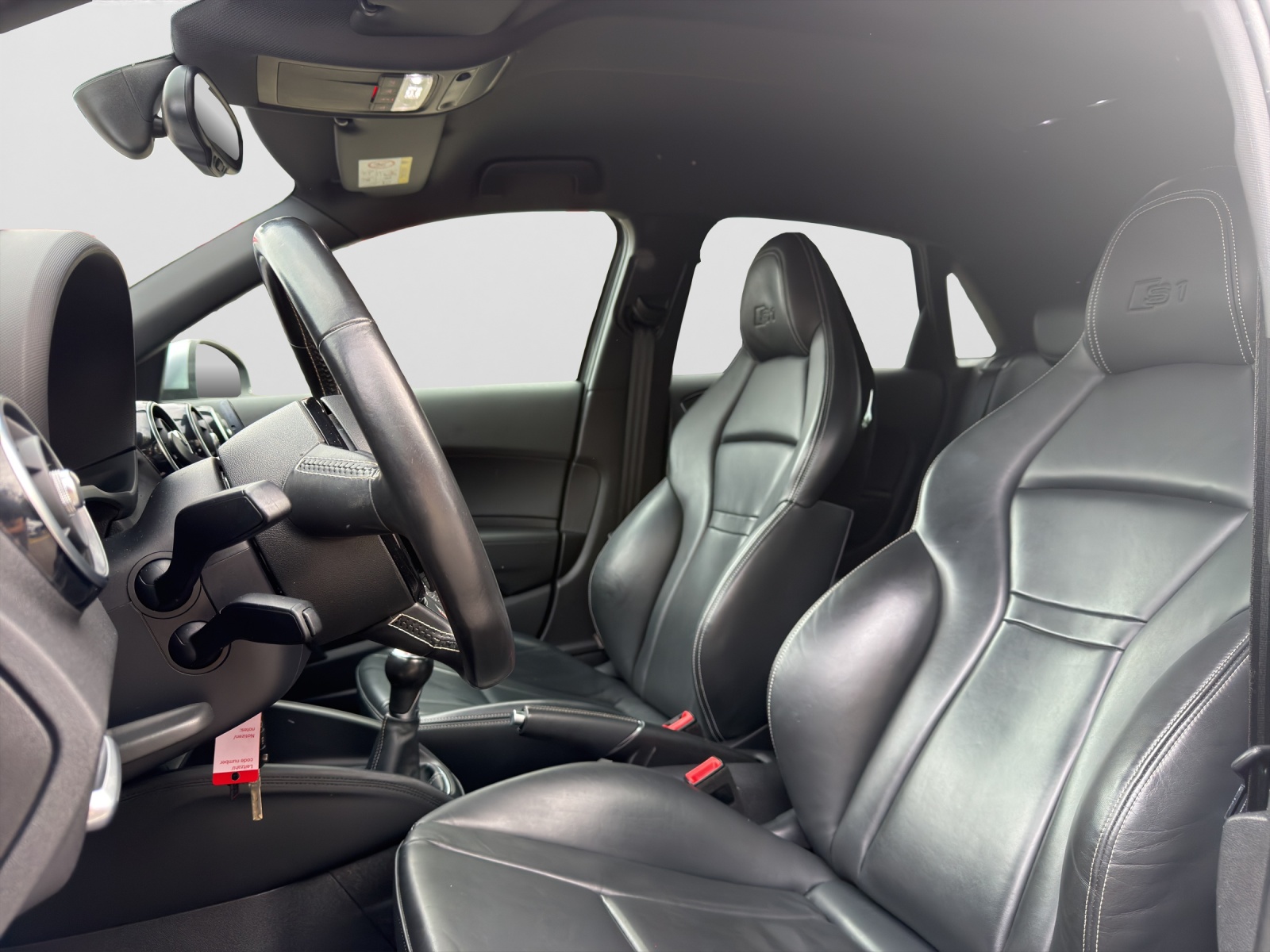 AUDI S1 Sportback 2.0 TFSI Sport quattro-image-8