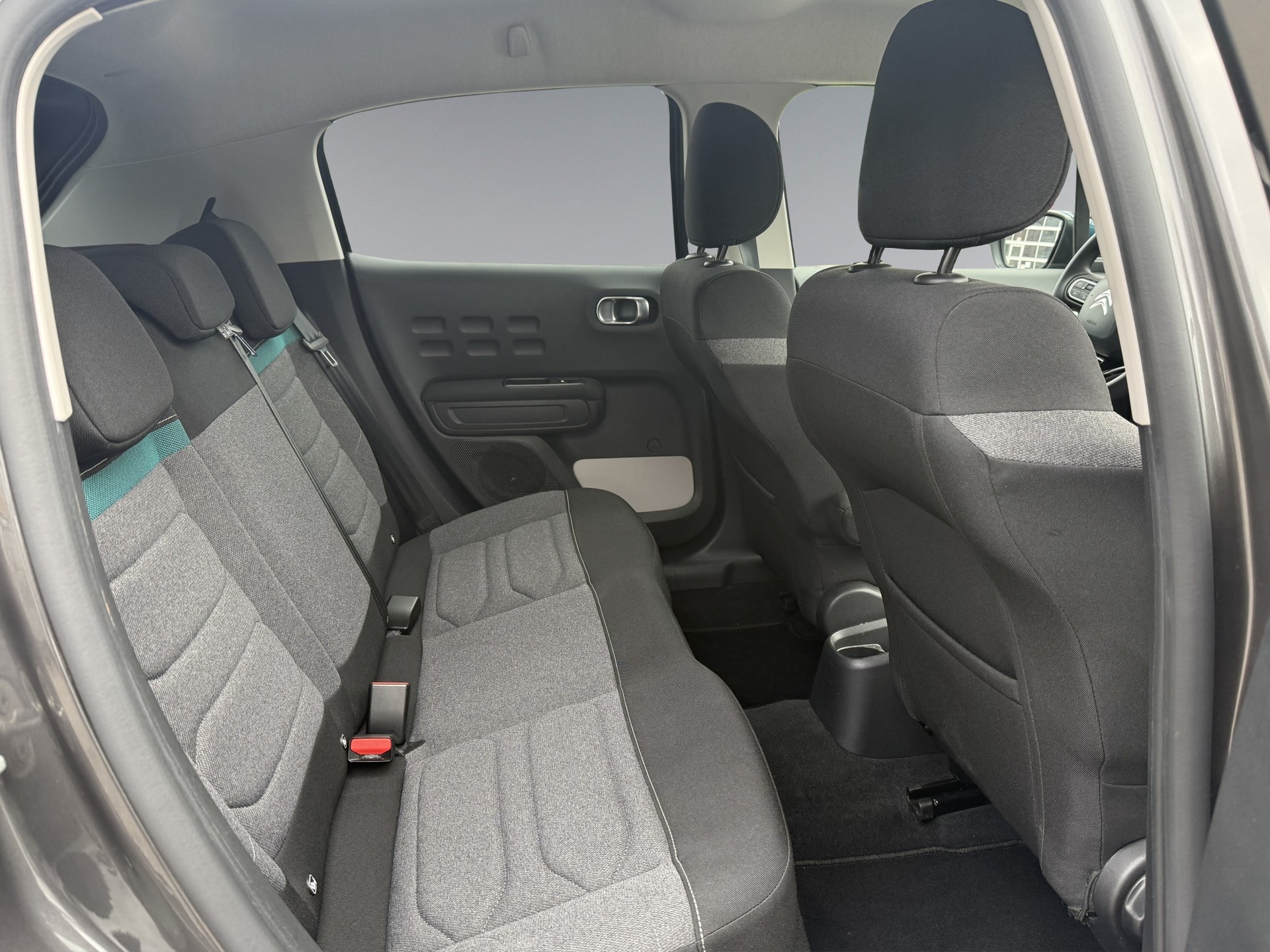 CITROEN C3 1.2i PureTech Swiss Edition EAT6-image-9
