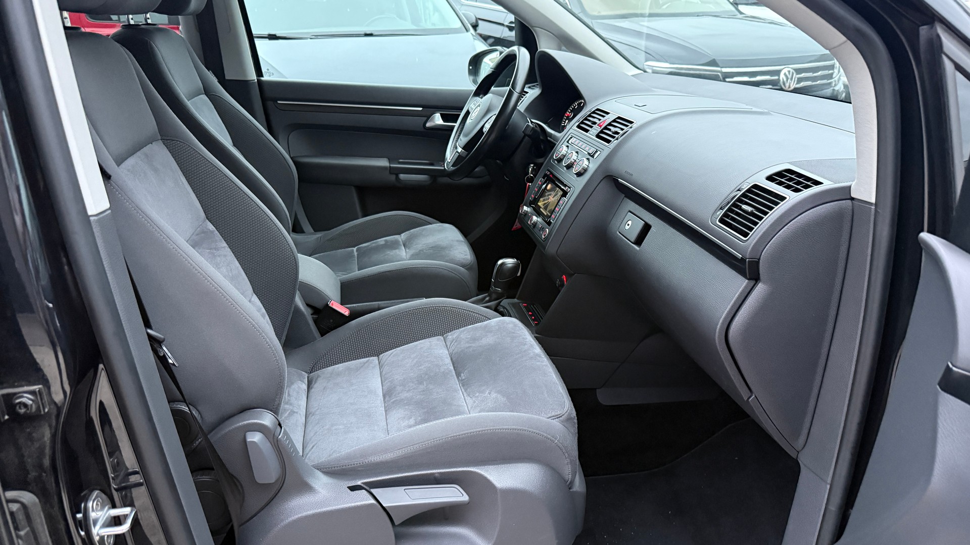 VW Touran 2.0 TDI Highline DSG frisch ab MFK, Servicegepflegt , 7 Plätze, 1 Jahre oder 20000km Garantie-image-16