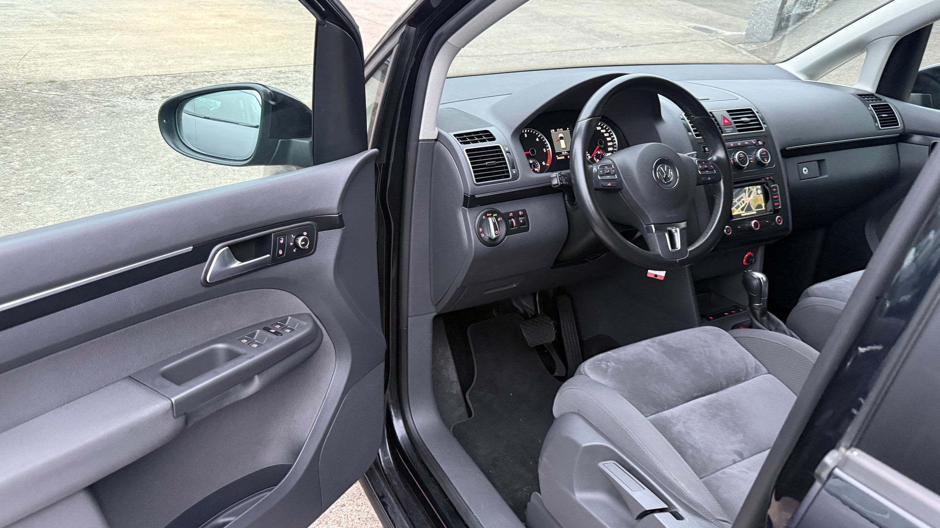 VW Touran 2.0 TDI Highline DSG frisch ab MFK, Servicegepflegt , 7 Plätze, 1 Jahre oder 20000km Garantie-image-8