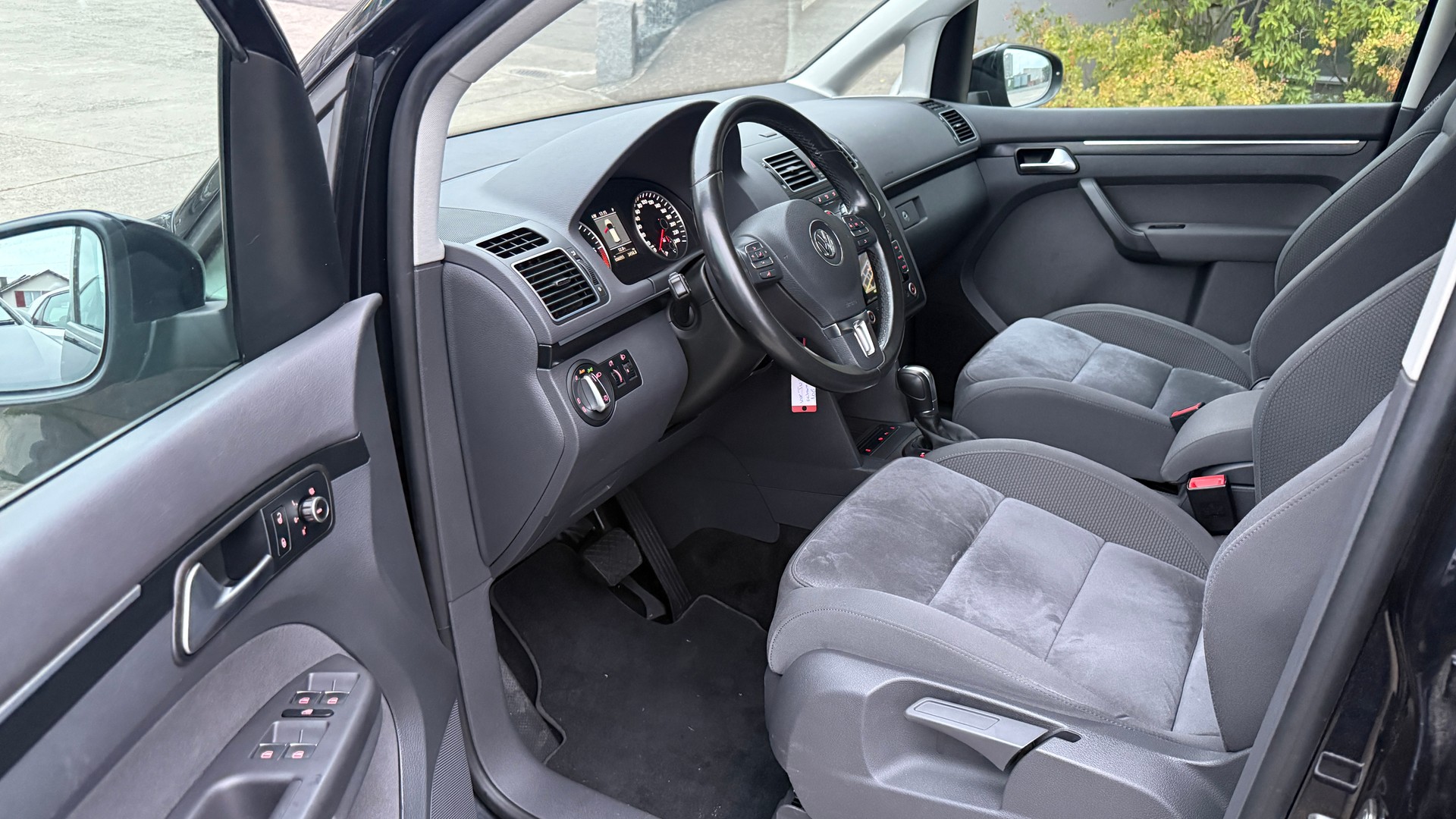 VW Touran 2.0 TDI Highline DSG frisch ab MFK, Servicegepflegt , 7 Plätze, 1 Jahre oder 20000km Garantie-image-6