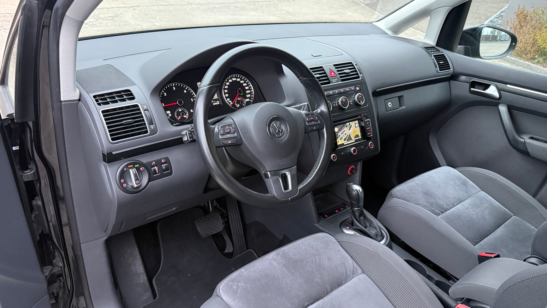 VW Touran 2.0 TDI Highline DSG frisch ab MFK, Servicegepflegt , 7 Plätze, 1 Jahre oder 20000km Garantie-image-7