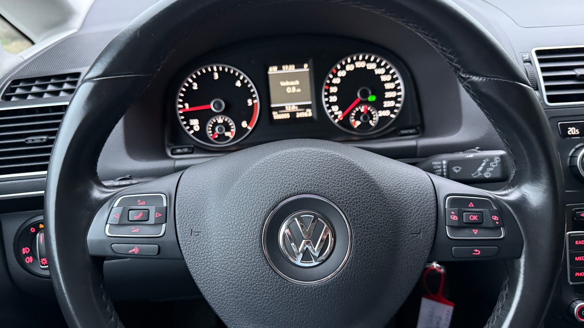 VW Touran 2.0 TDI Highline DSG frisch ab MFK, Servicegepflegt , 7 Plätze, 1 Jahre oder 20000km Garantie-image-20