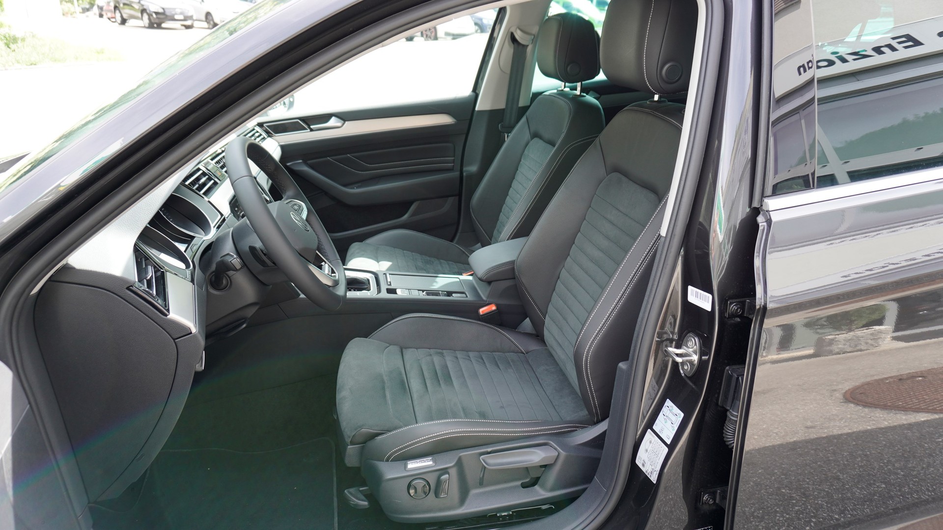VW Passat 2.0 TDI BMT Elegance 4Motion DSG-image-1