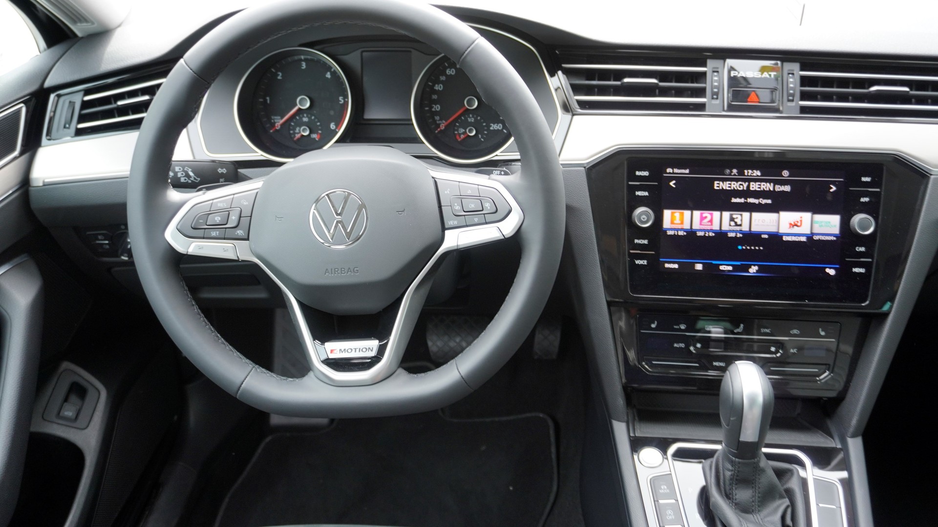 VW Passat 2.0 TDI BMT Elegance 4Motion DSG-image-3
