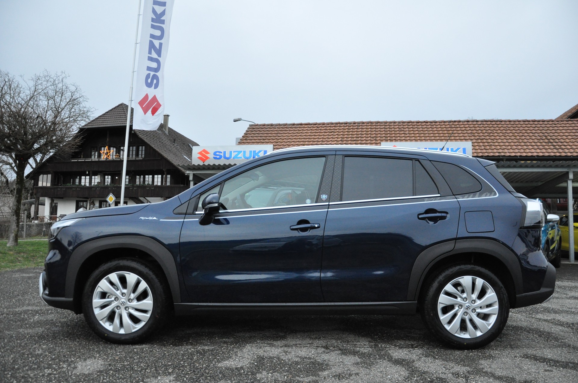 SUZUKI S-Cross 1.5 Piz Sulai Hybrid-showroom-element-2
