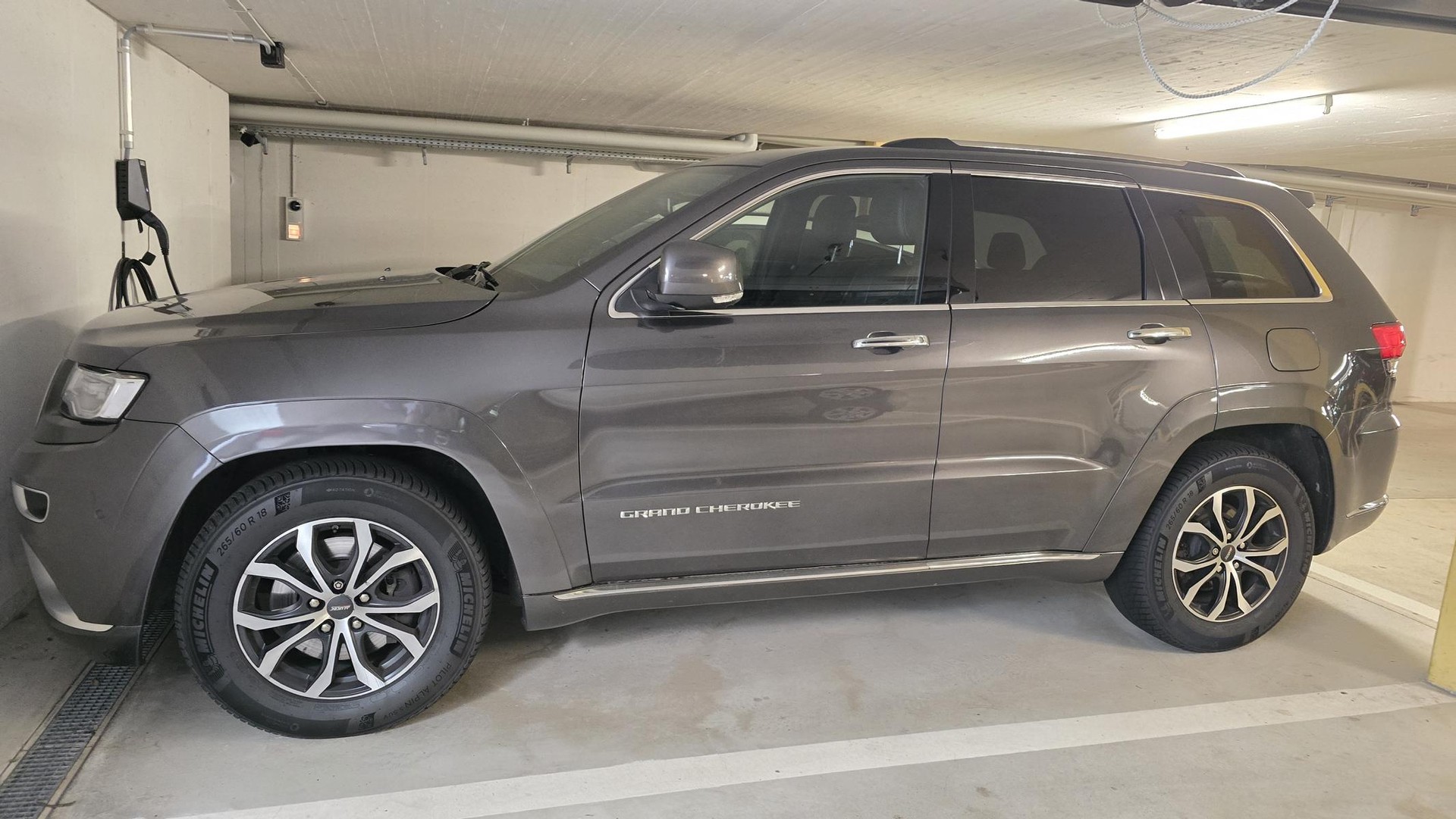 JEEP Grand Cherokee 3.0 CRD Summit Automatic-image-3
