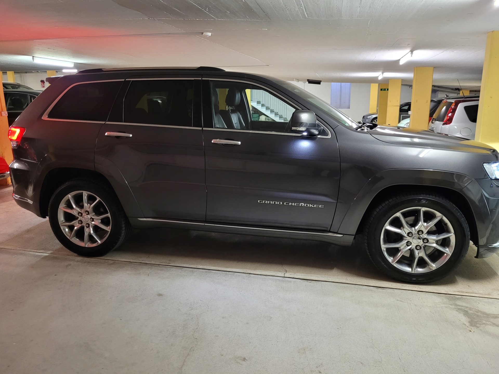 JEEP Grand Cherokee 3.0 CRD Summit Automatic-image-4