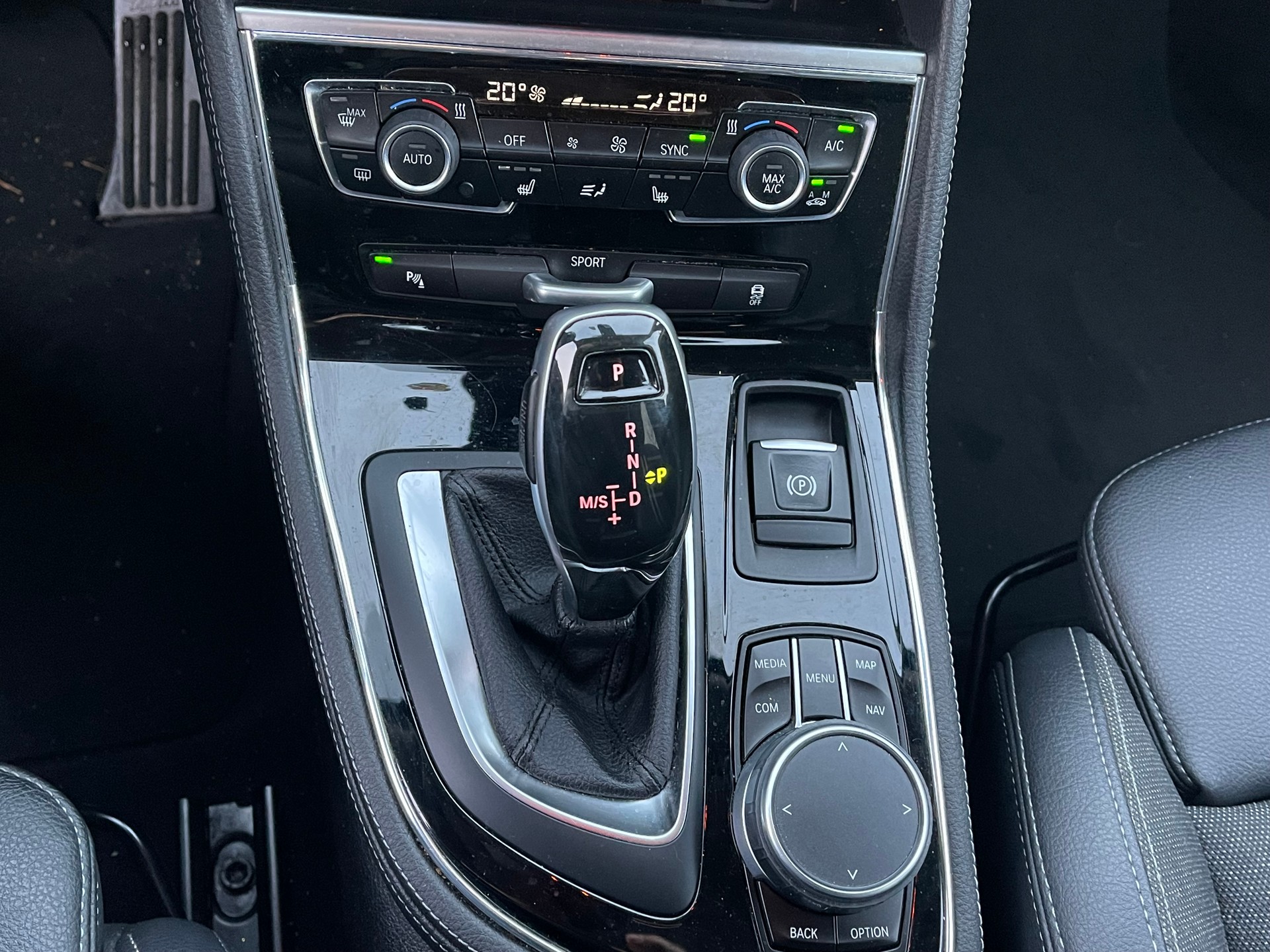 BMW 218d xDrive Gran Tourer Steptronic Sport Line-image-11