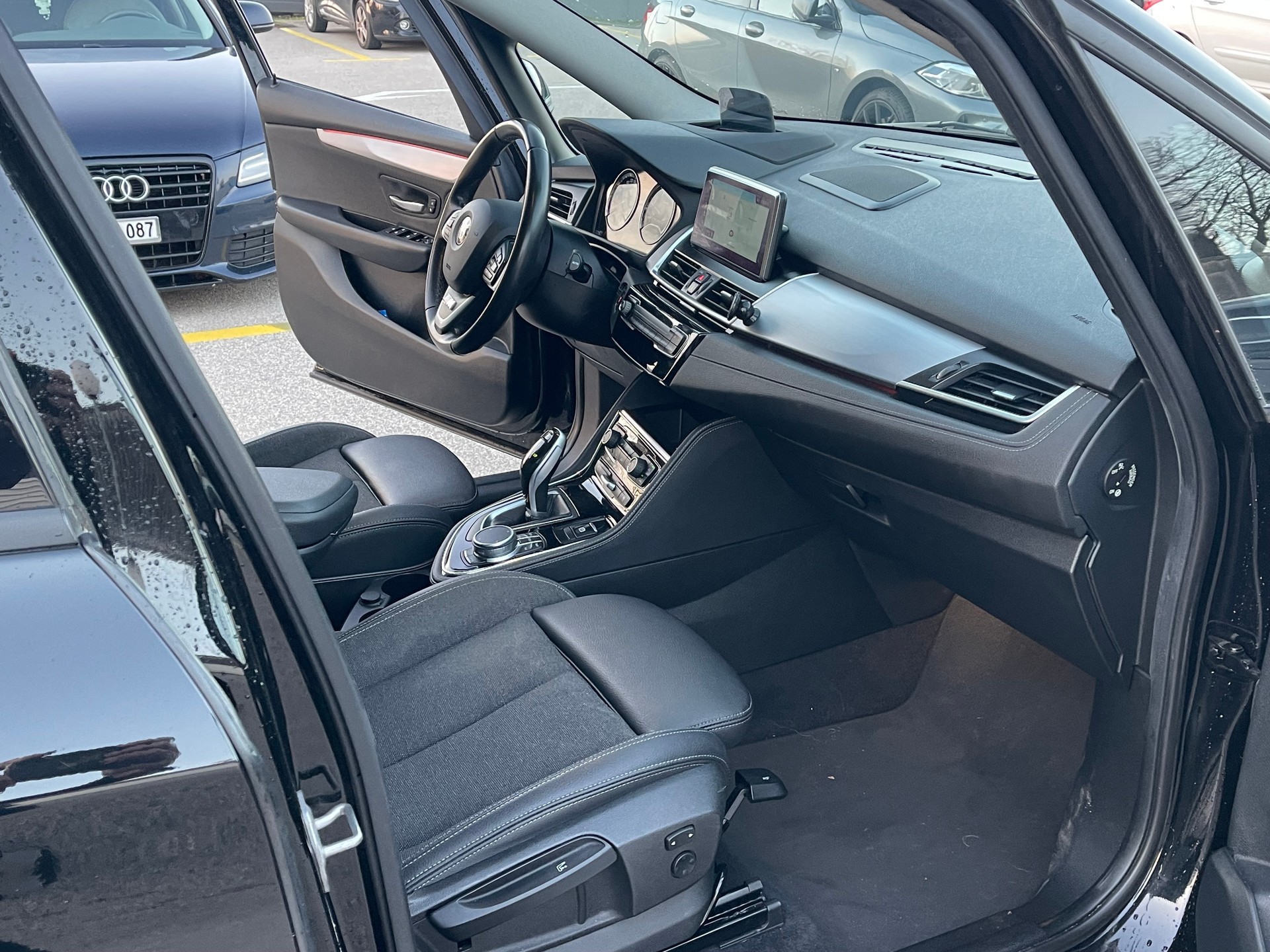BMW 218d xDrive Gran Tourer Steptronic Sport Line-image-9