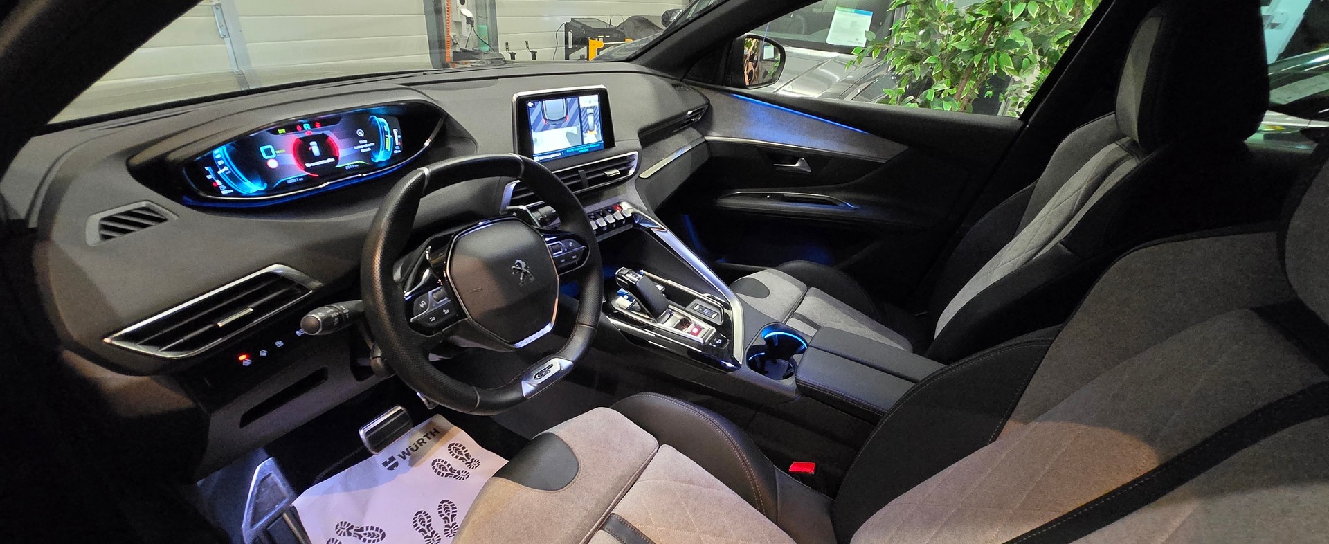 PEUGEOT 3008 300e Hybrid4 GT EAT8-image-28