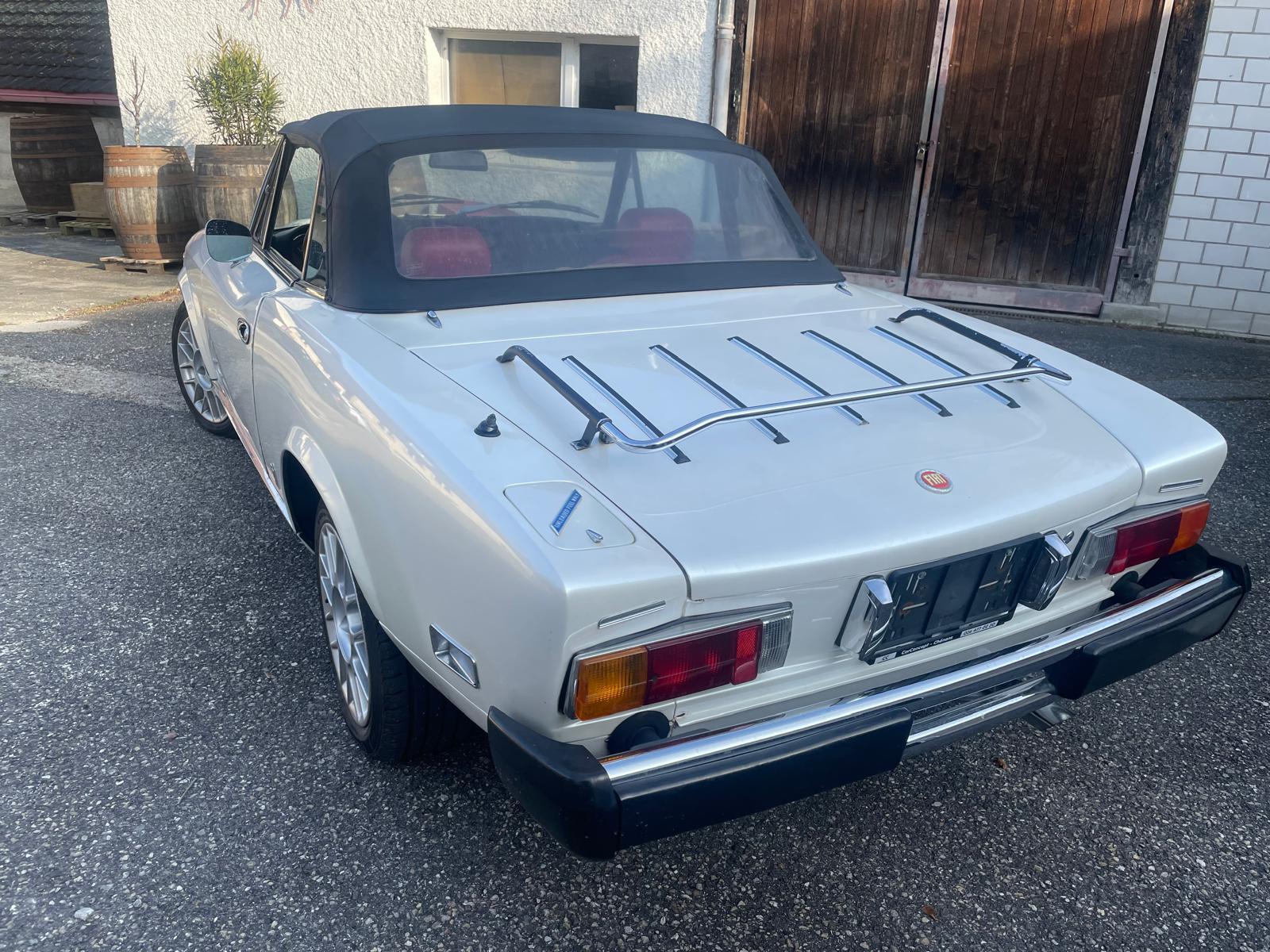 FIAT 124 Spider-image-2
