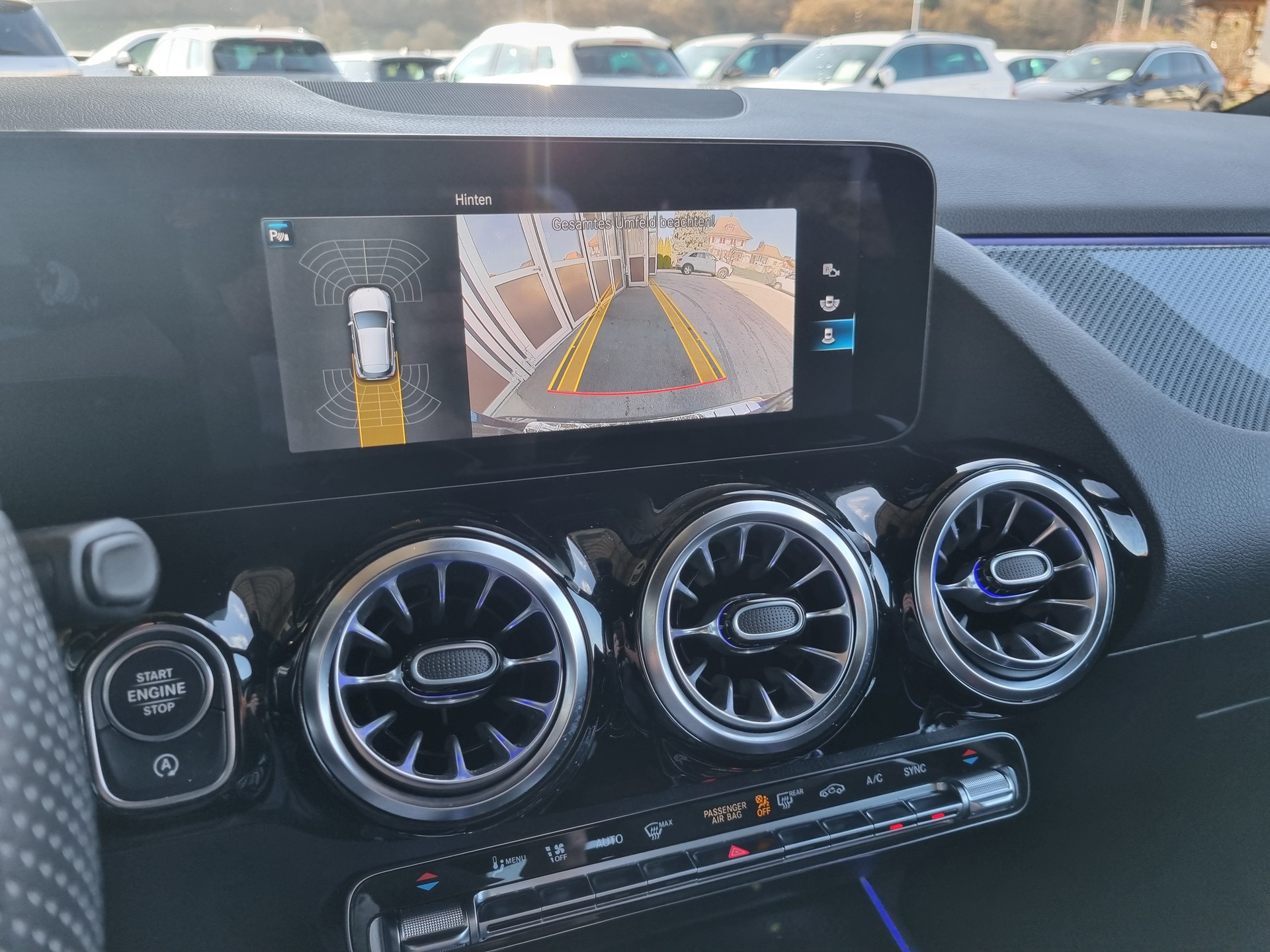 MERCEDES-BENZ GLA 180 AMG Line 7G-DCT-image-13
