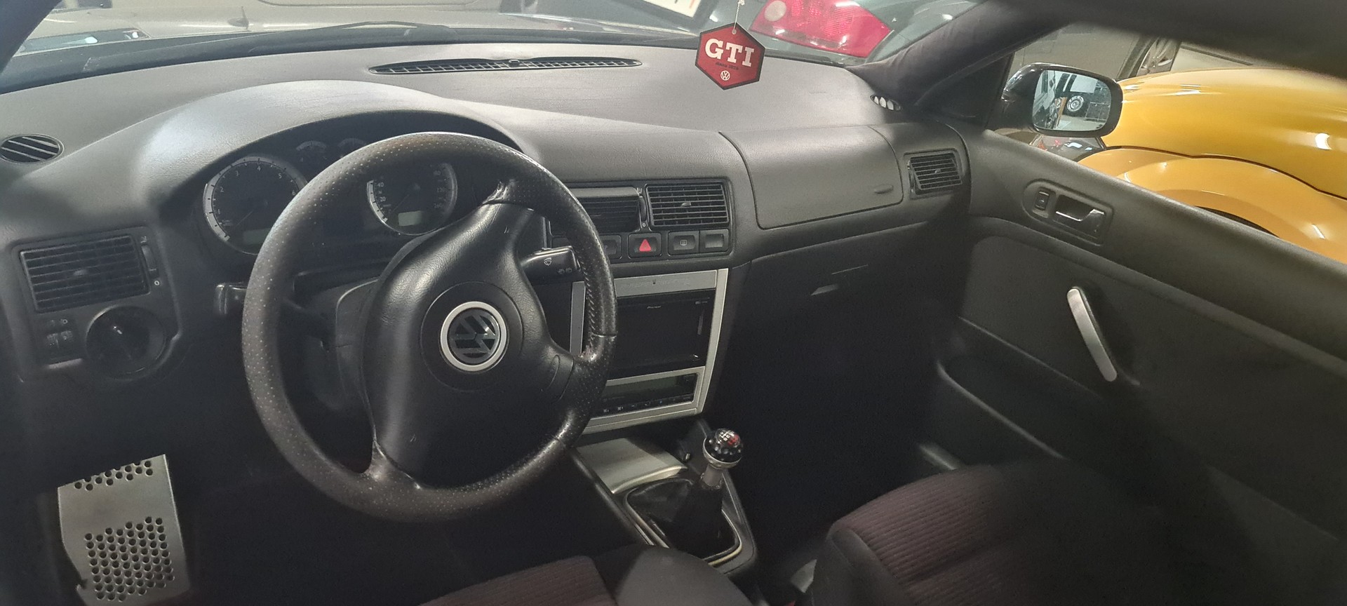 VW Golf 1.8 T GTI 25 Years-image-10