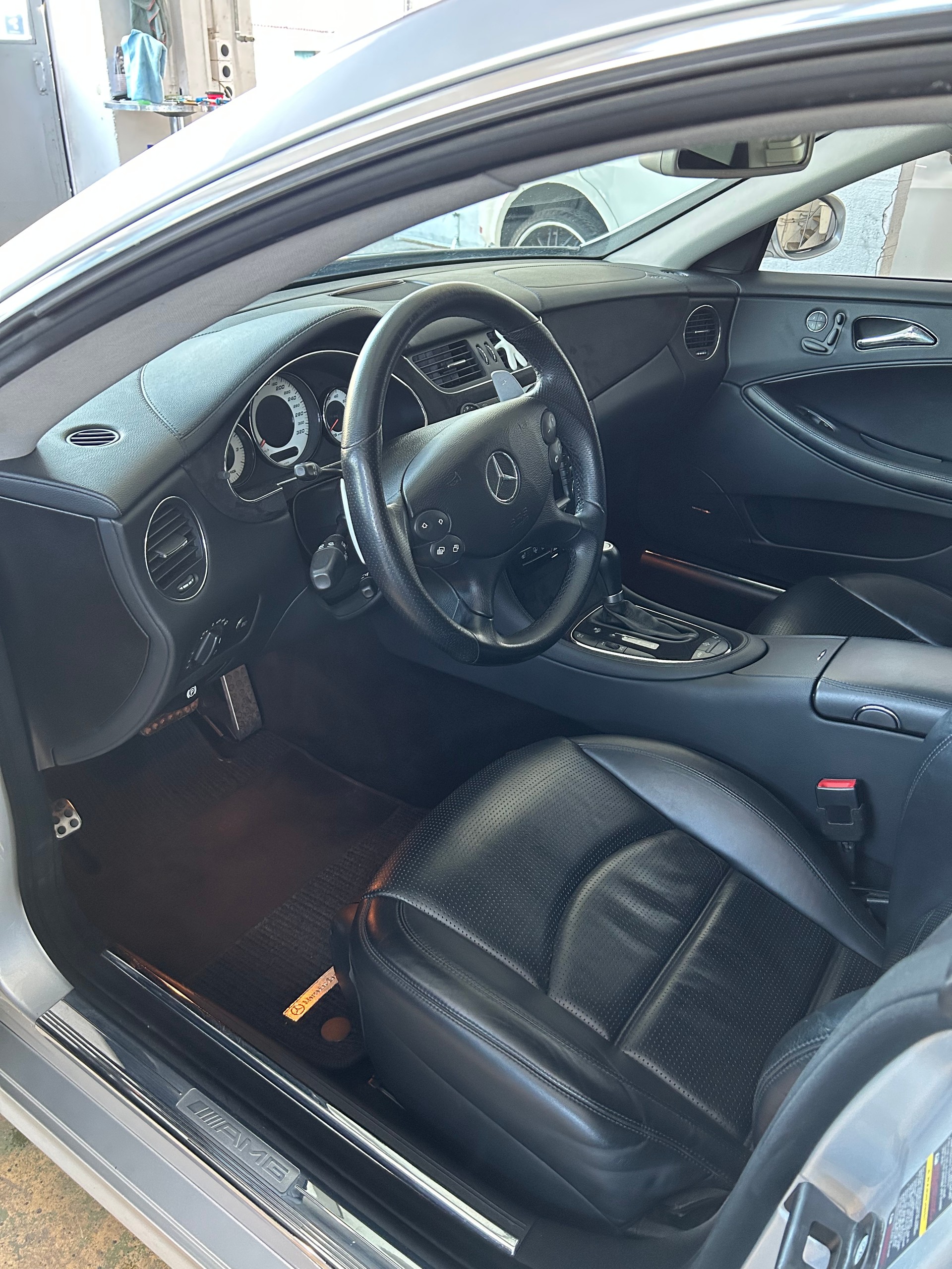 MERCEDES-BENZ CLS 55 AMG Automatic-image-6