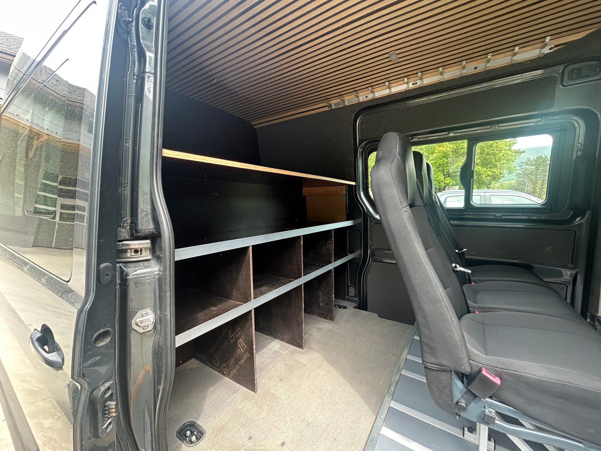 VW Crafter 35L 2.0 BiTDI L5 4Motion A-image-5