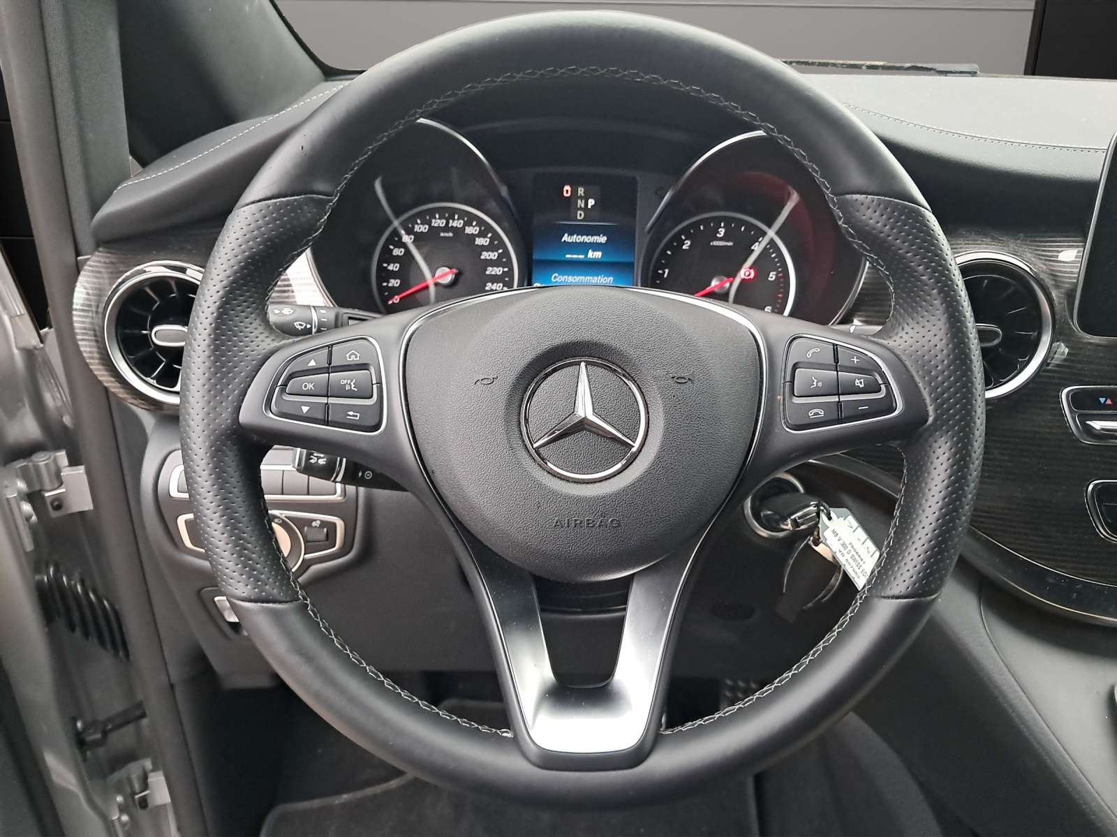 Image MERCEDES-BENZ V-300 V 300 d lang Swiss Edition 4Matic 9G-Tronic
